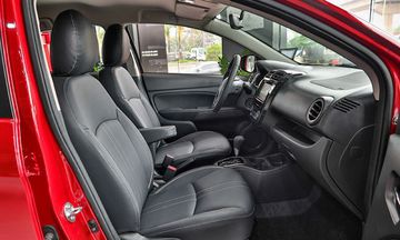 Các hàng ghế trên Mitsubishi Attrage 2024 được bọc da ở phiên bản CVT và CVT Premium