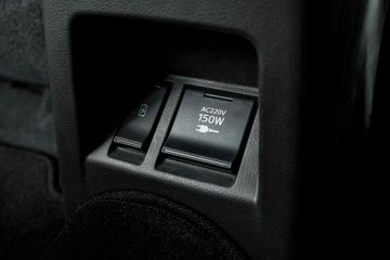 Xe trang bị ổ điện 220V – 150W cho hành khách sử dụng trong quá trình di chuyển