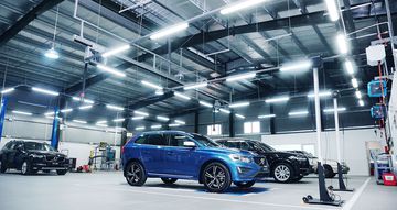 Khu vực bảo dưỡng xe rộng rãi, có thể sửa chữa nhiều xe cùng 1 lúc