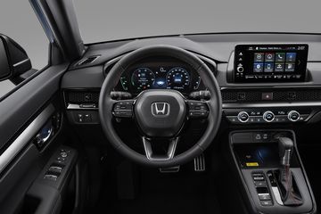 Thiết kế 3 chấu đơn giản này của Honda luôn được nhiều chuyên gia và khách hàng đánh giá cao bởi ấn tượng hiện đại, trung tính và đặc biệt là không bị lỗi thời sau nhiều năm.