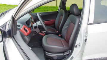 Hyundai i10 Hatchback At và Kia Morning Luxury AT