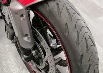 Triumph Trident 660 2023 sử dụng lốp Michelin nổi tiếng