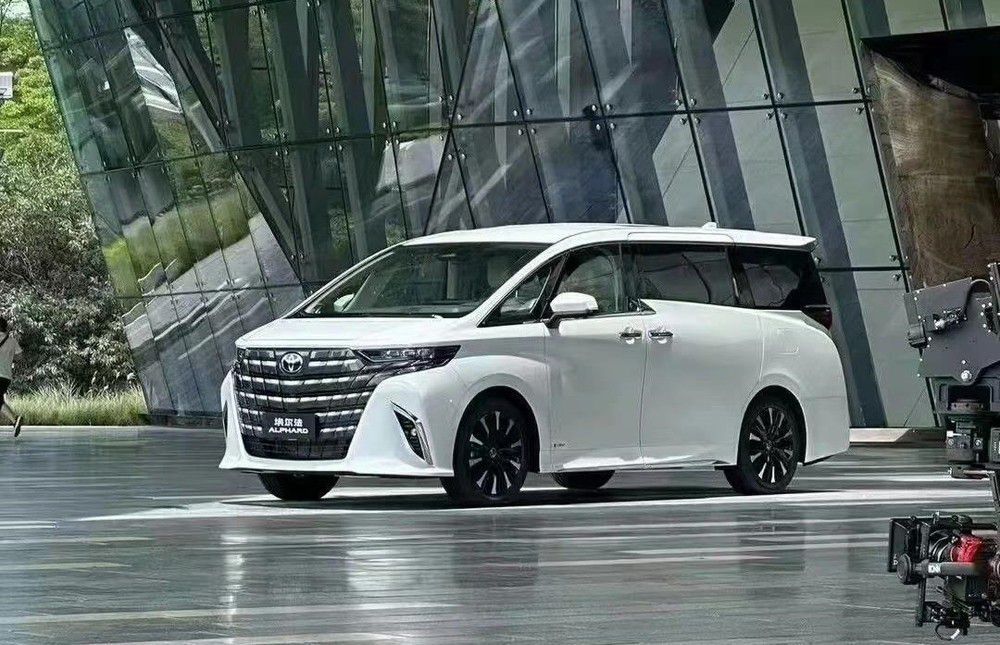 Toyota Alphard 2024 sắp ra mắt tại Trung Quốc