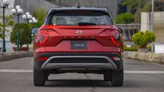Hyundai Creta 2023 sở hữu phần đuôi xe vuông vức vức với những đường nét, chi tiết có phần góc cạnh và đầy mạnh mẽ