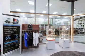 Phòng trưng bày các sản phẩm đi kèm của Mercedes-Benz Kim Giang