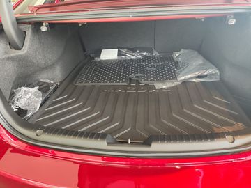 Khoang hành lý của Mazda 6 2023 có dung tích tiêu chuẩn đạt 480 lít