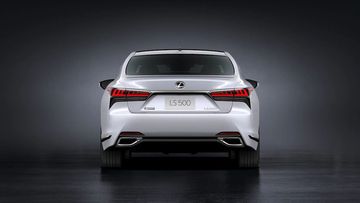 Cụm đèn với đuôi kéo dài với đồ hoạ 3D dạng chữ L độc đáo